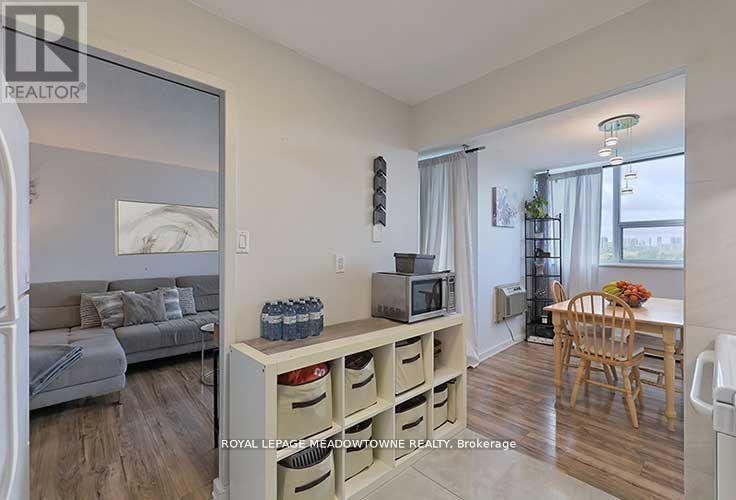 Photo 7 of 903 530 Lolita Gardens, Mississauga ON