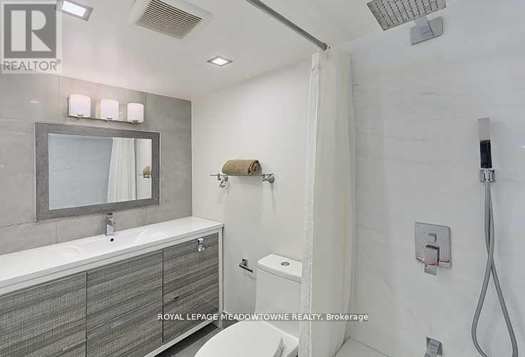 Photo 3 of 903 530 Lolita Gardens, Mississauga ON