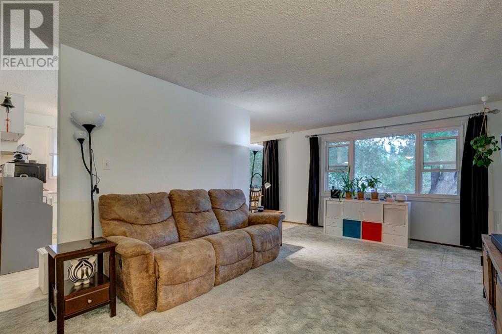 628 Cantrell Drive SW, Calgary, Alberta