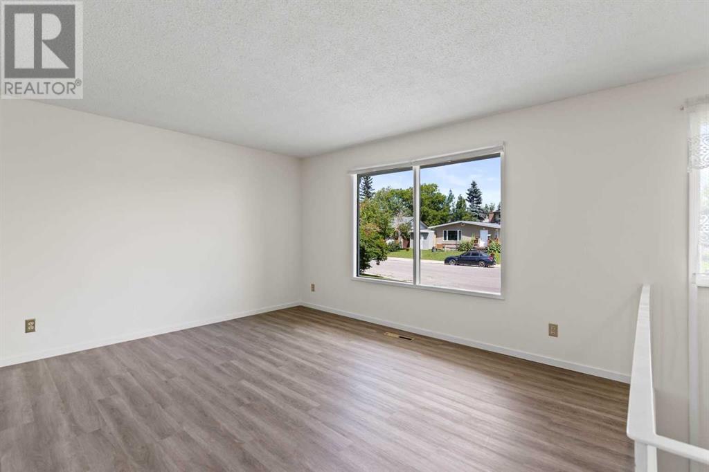 Single Family House Bi-level for Sale in  Harmon Place SW Haysboro Calgary 