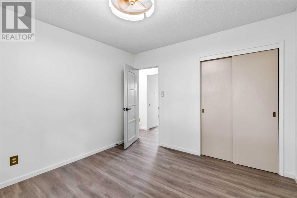 Single Family House Bi-level for Sale in  Harmon Place SW Haysboro Calgary 
