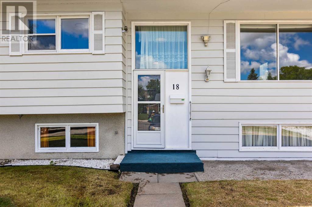 Single Family House Bi-level for Sale in  Harmon Place SW Haysboro Calgary 