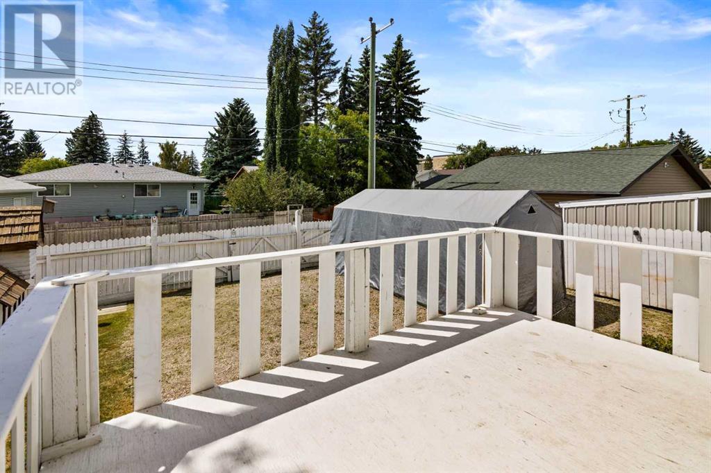 Single Family House Bi-level for Sale in  Harmon Place SW Haysboro Calgary 