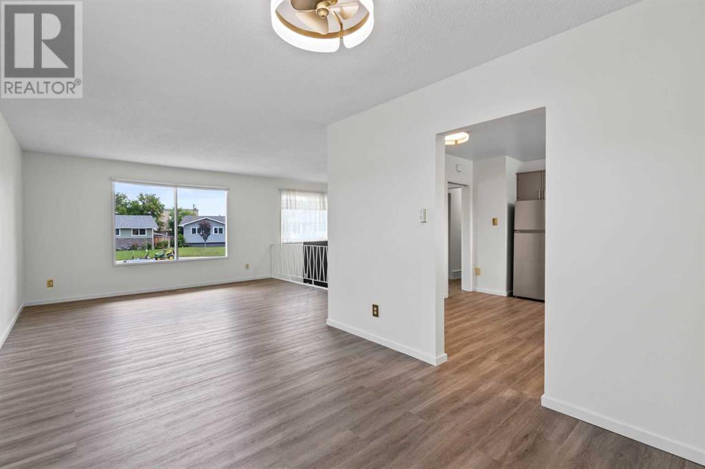 Single Family House Bi-level for Sale in  Harmon Place SW Haysboro Calgary 
