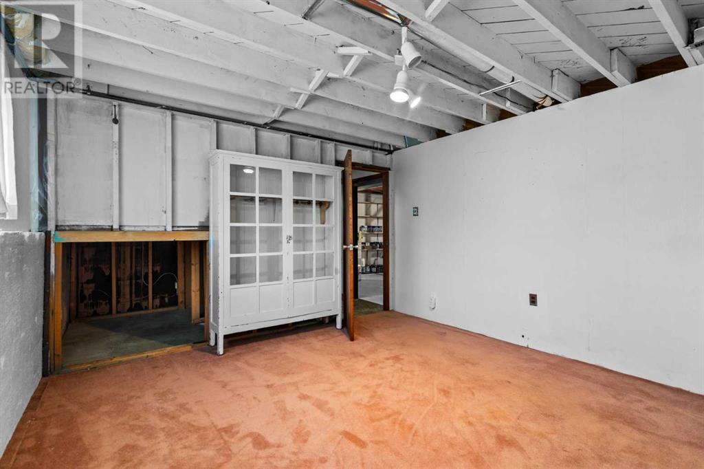 Single Family House Bi-level for Sale in  Harmon Place SW Haysboro Calgary 