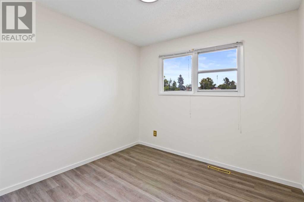 Single Family House Bi-level for Sale in  Harmon Place SW Haysboro Calgary 