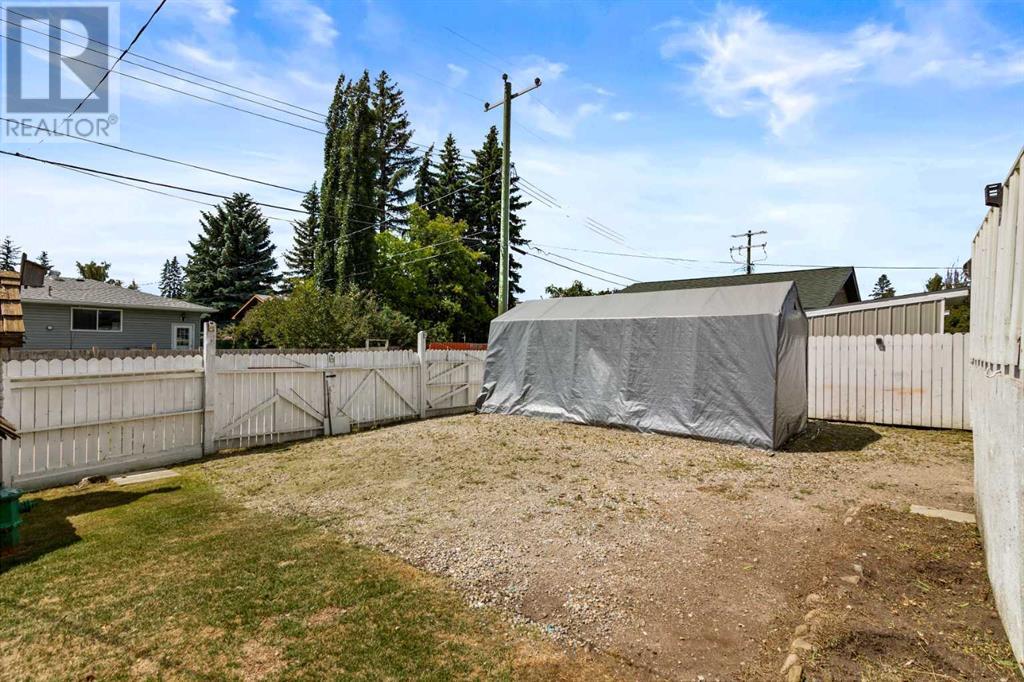 Single Family House Bi-level for Sale in  Harmon Place SW Haysboro Calgary 