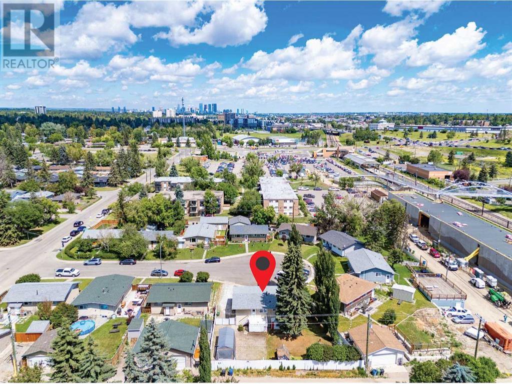 Single Family House Bi-level for Sale in  Harmon Place SW Haysboro Calgary 