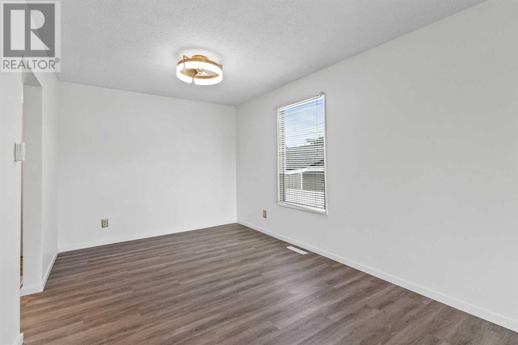 Single Family House Bi-level for Sale in  Harmon Place SW Haysboro Calgary 