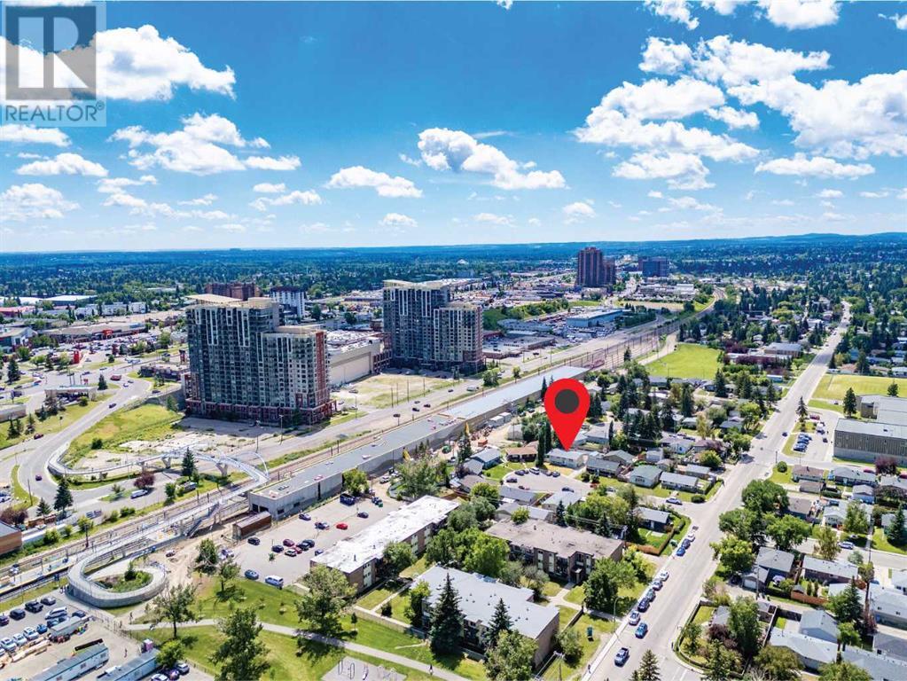 Single Family House Bi-level for Sale in  Harmon Place SW Haysboro Calgary 