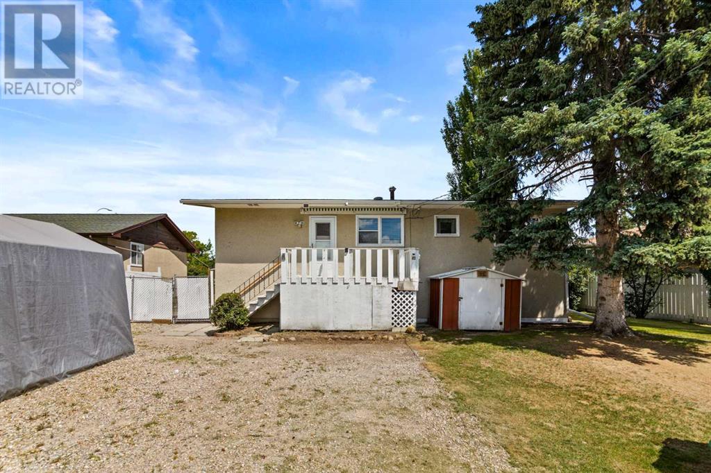 Single Family House Bi-level for Sale in  Harmon Place SW Haysboro Calgary 