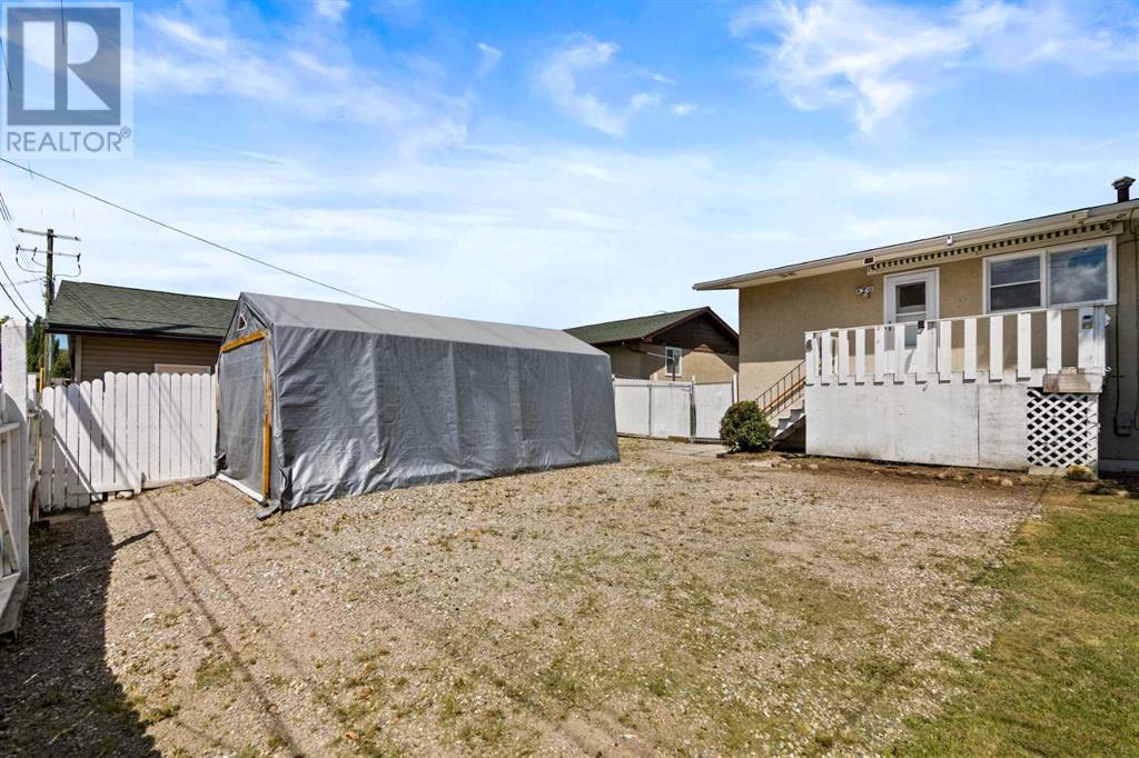 Single Family House Bi-level for Sale in  Harmon Place SW Haysboro Calgary 