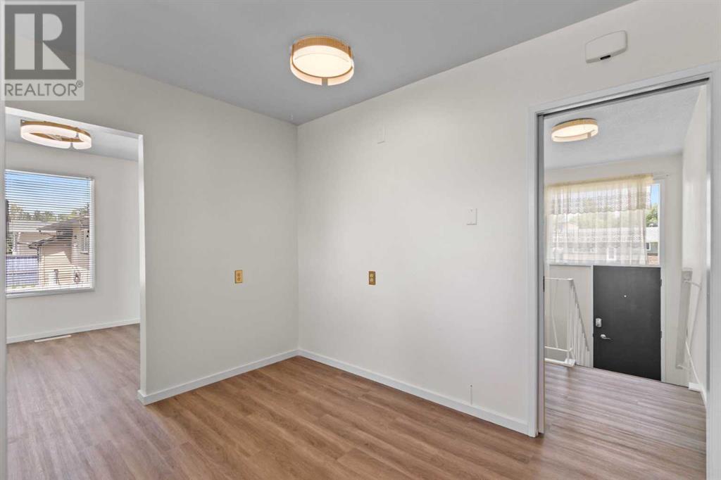 Single Family House Bi-level for Sale in  Harmon Place SW Haysboro Calgary 