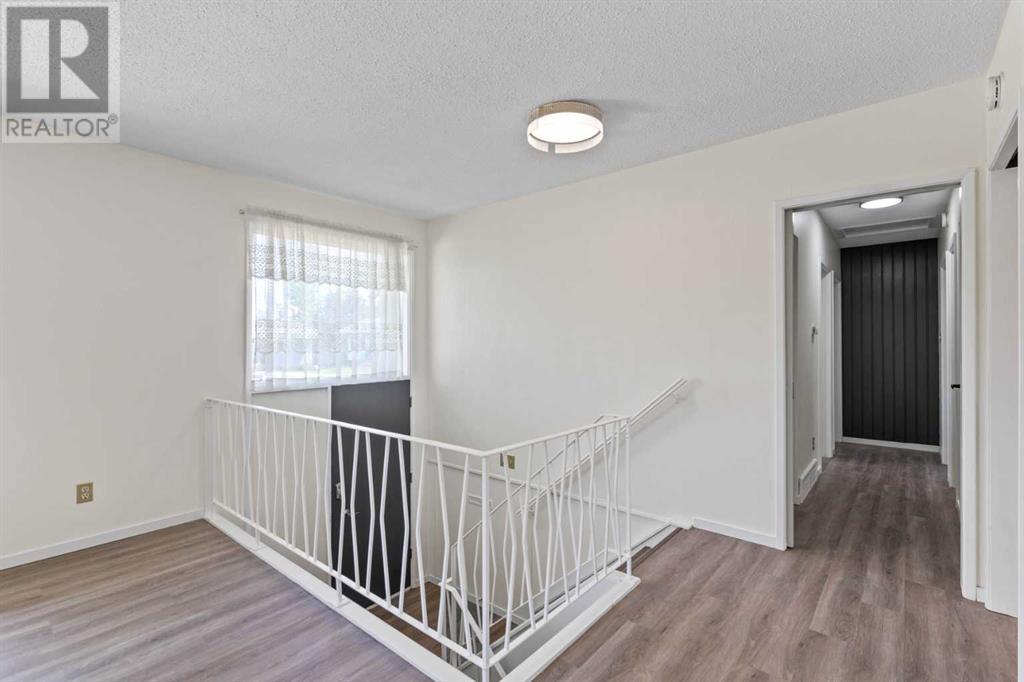 Single Family House Bi-level for Sale in  Harmon Place SW Haysboro Calgary 