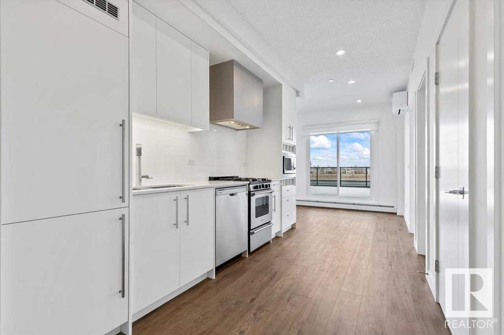 Single Family House for Sale in   BROADCAST AV SW Calgary 