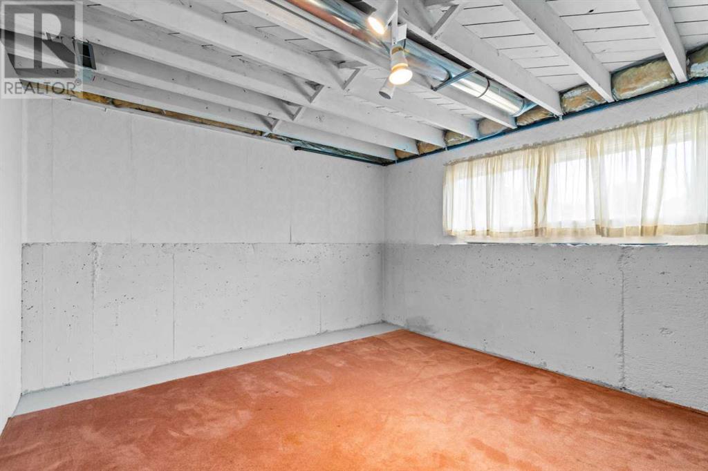 Single Family House Bi-level for Sale in  Harmon Place SW Haysboro Calgary 