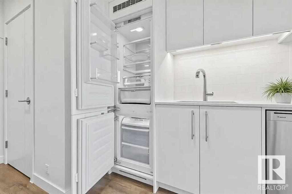 Single Family House for Sale in   BROADCAST AV SW Calgary 