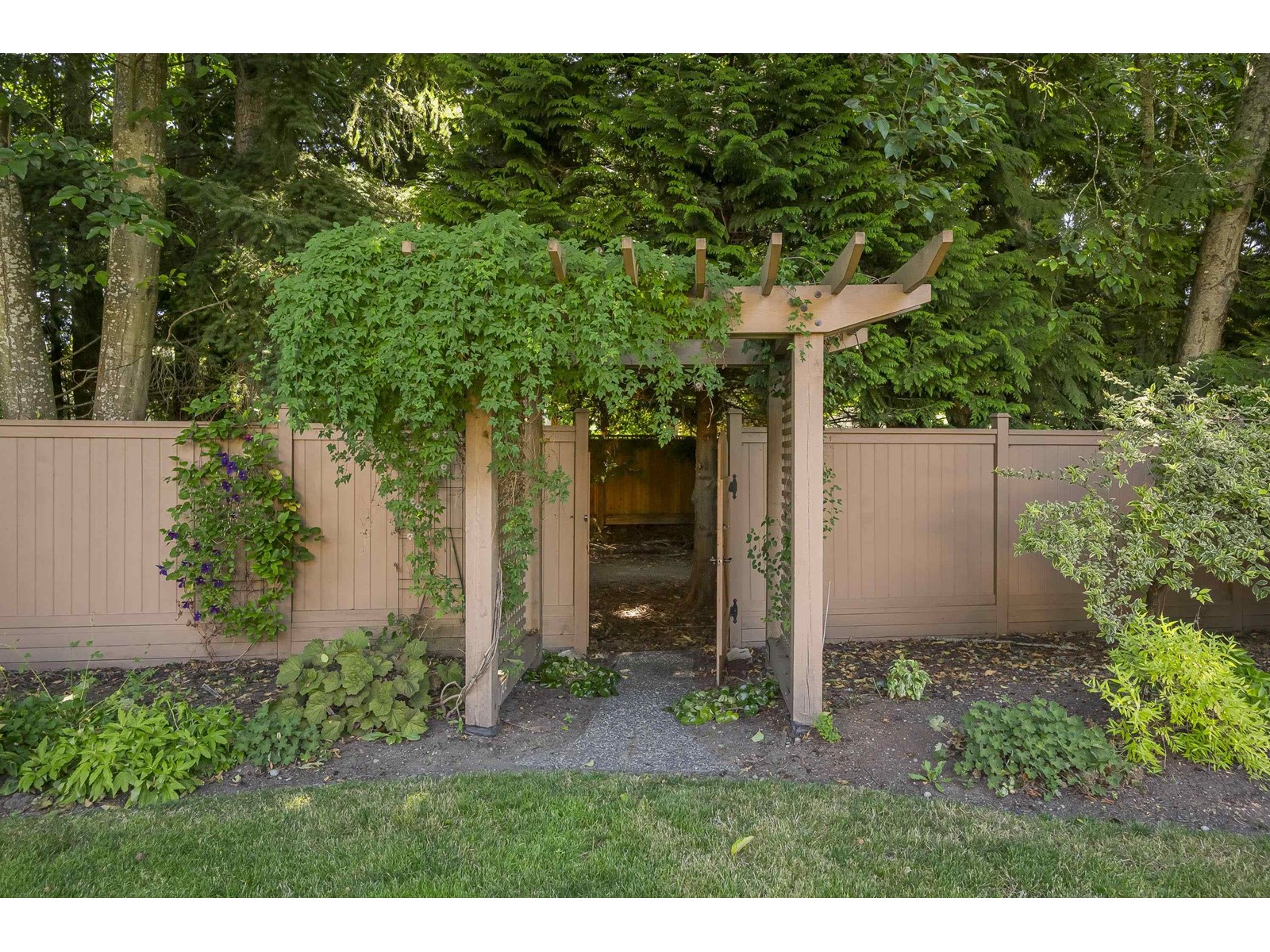 Photo 39 of 2104 131 B Street, Surrey BC