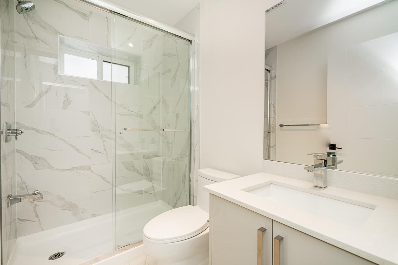 Photo 31 of 21010 72 Avenue, Langley BC