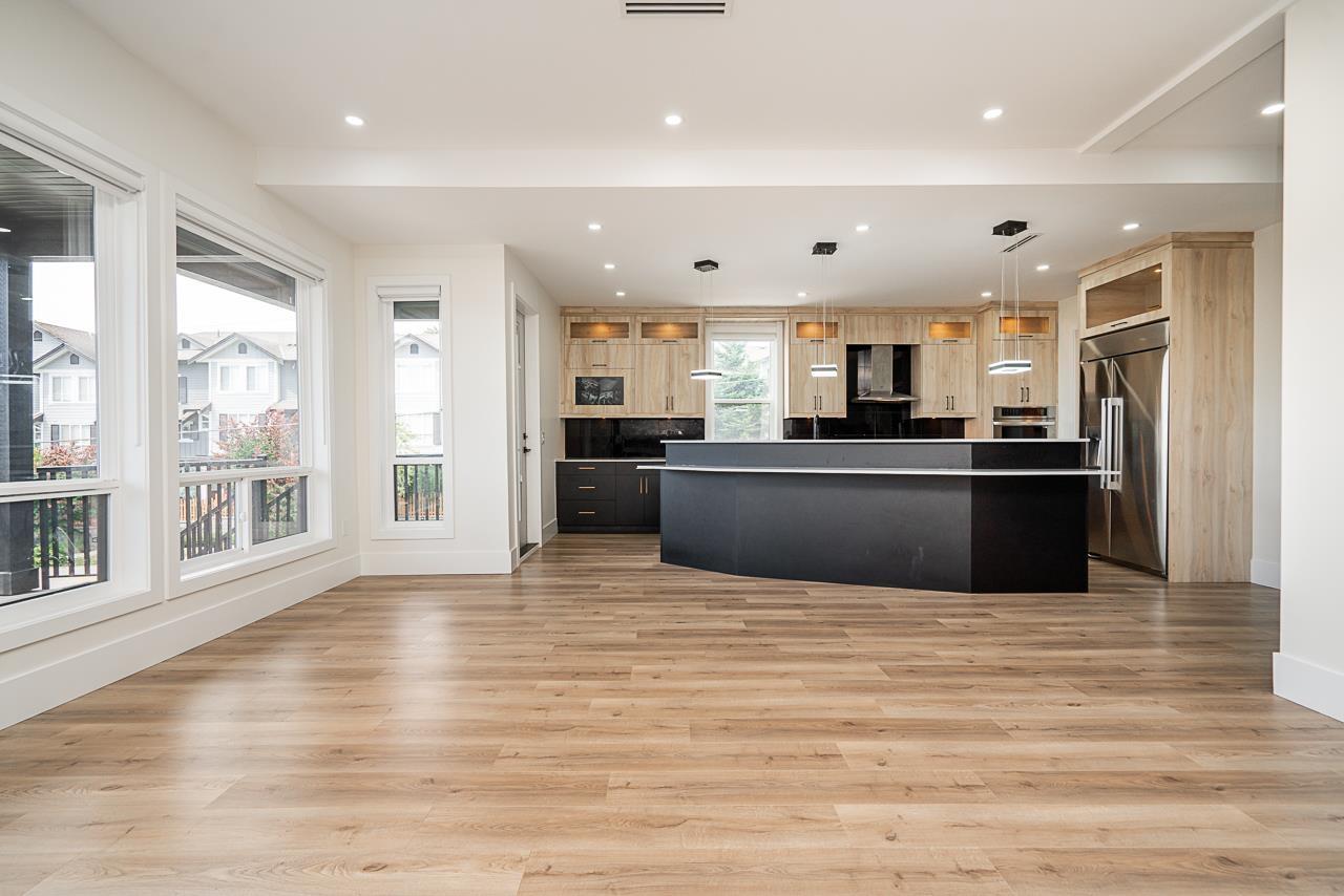 Photo 8 of 21010 72 Avenue, Langley BC