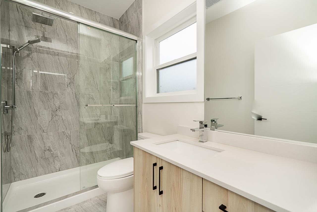 Photo 25 of 21010 72 Avenue, Langley BC