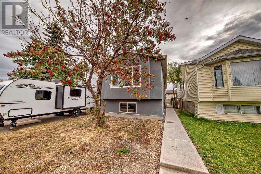 Single Family House Bi-level for Sale in  Falmere Way NE Falconridge Calgary 