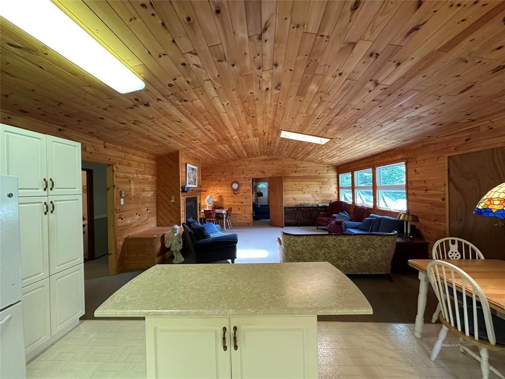 Photo 12 of 220 7th Avenue, Victoria Beach MB
