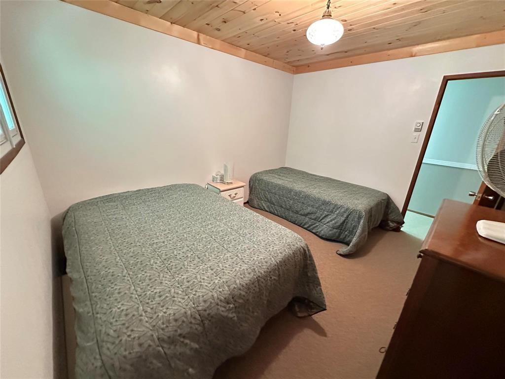 Photo 33 of 220 7th Avenue, Victoria Beach MB