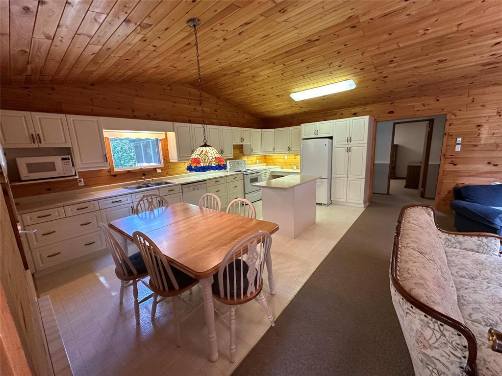 Photo 8 of 220 7th Avenue, Victoria Beach MB