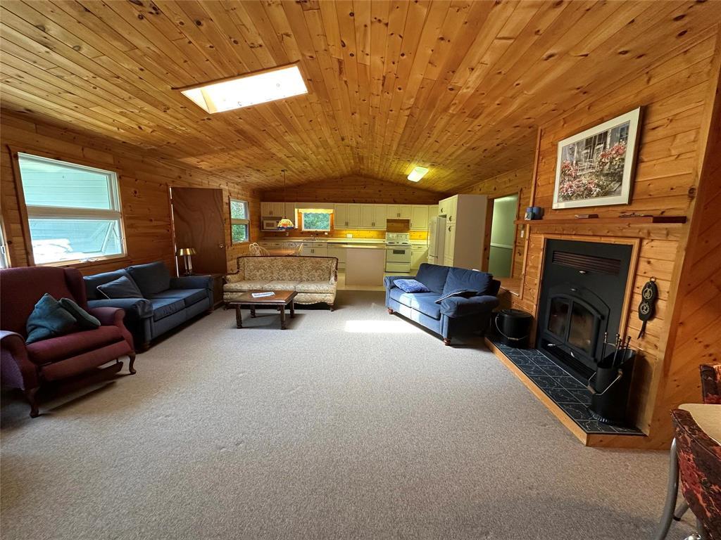 Photo 3 of 220 7th Avenue, Victoria Beach MB