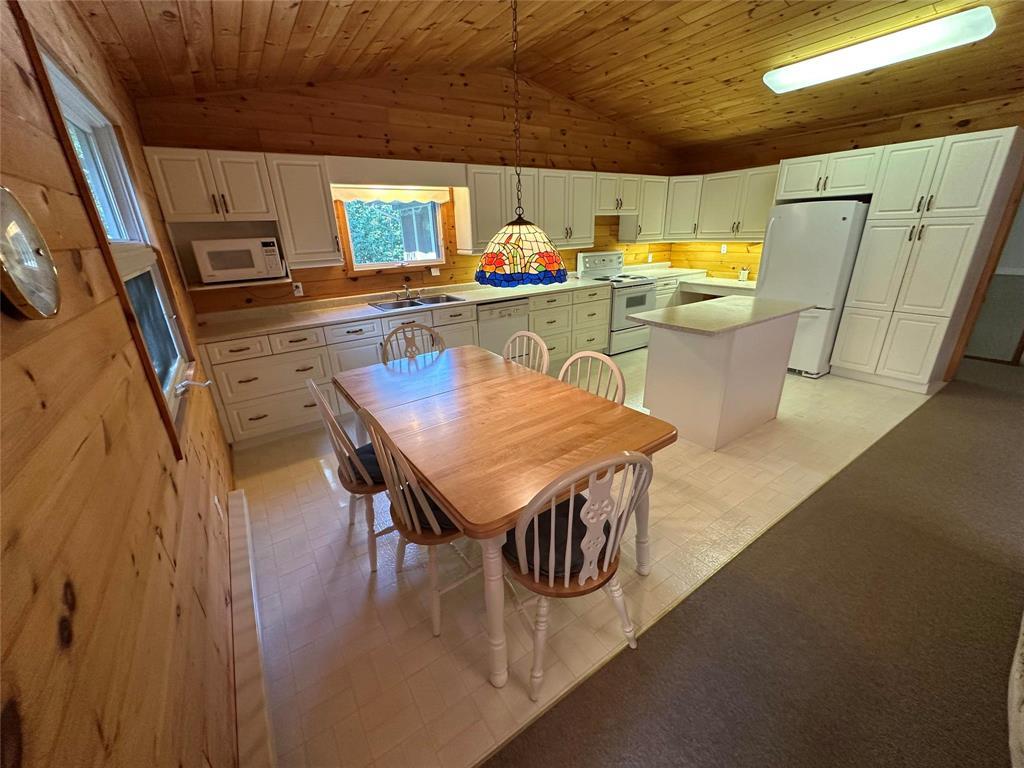 Photo 9 of 220 7th Avenue, Victoria Beach MB