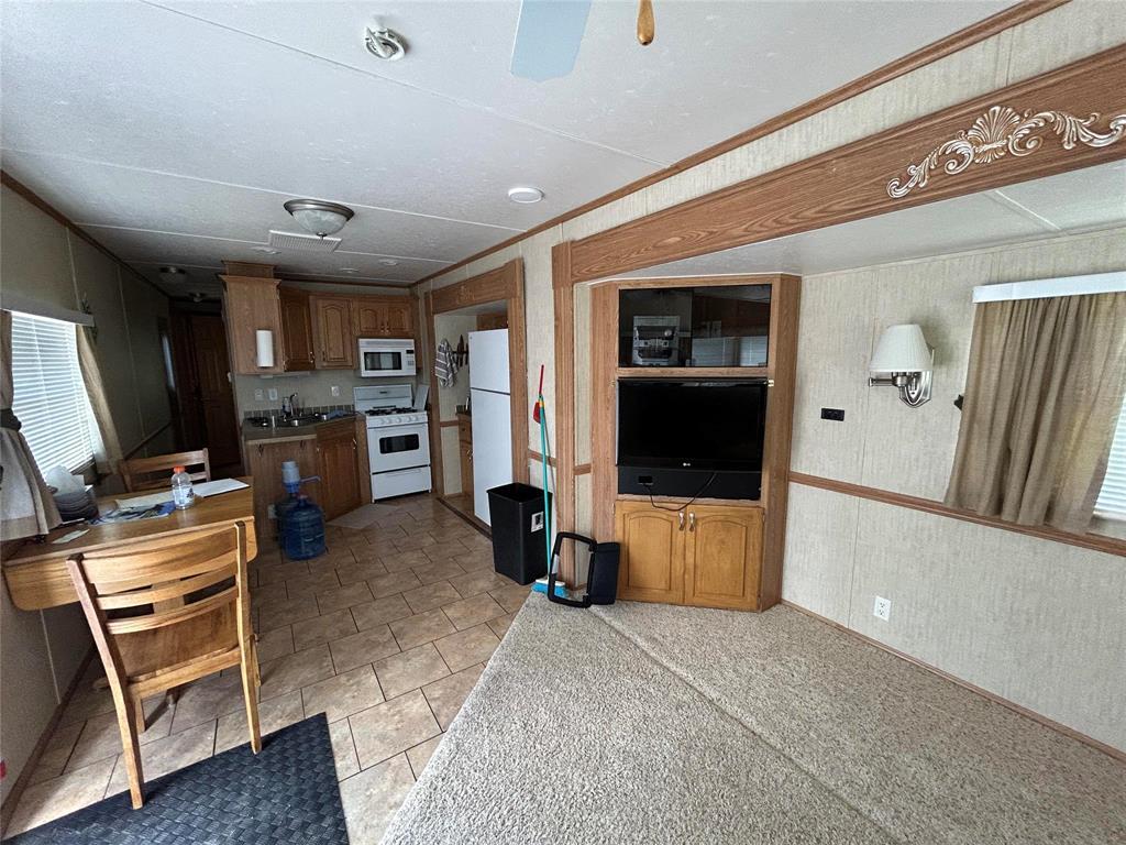 Photo 17 of 6107 80 E Road, Sprague MB