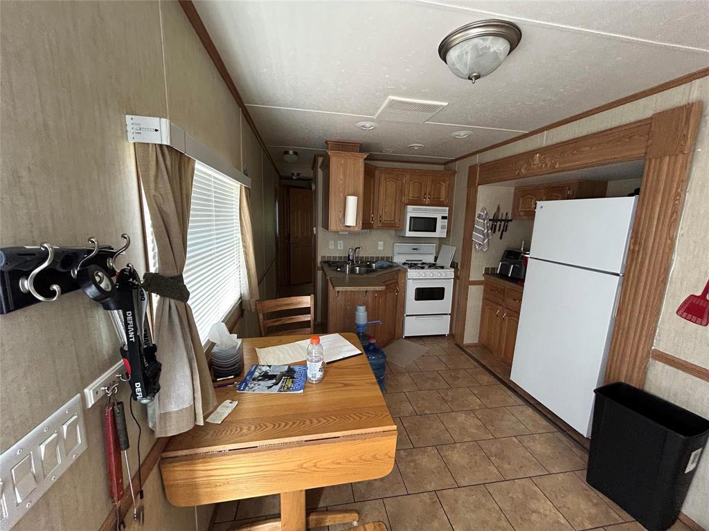 Photo 13 of 6107 80 E Road, Sprague MB