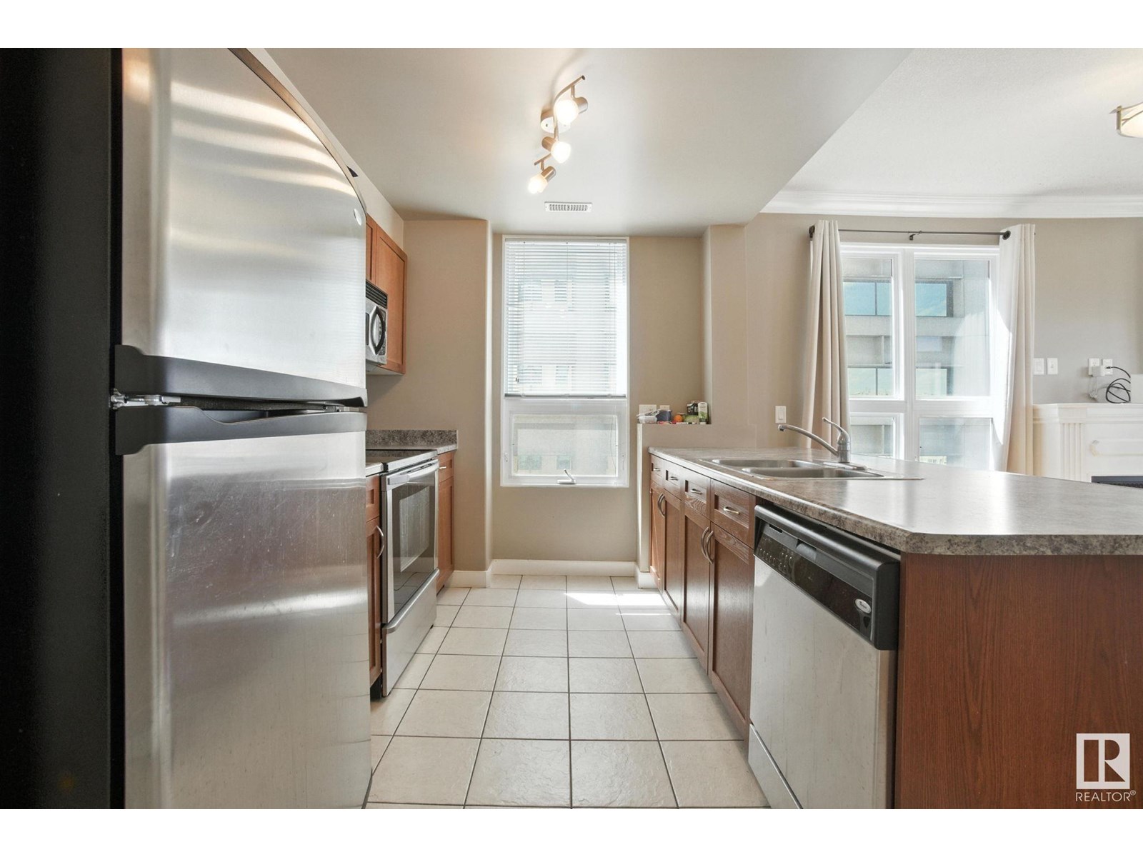 #1008 9939 109 ST NW - 5