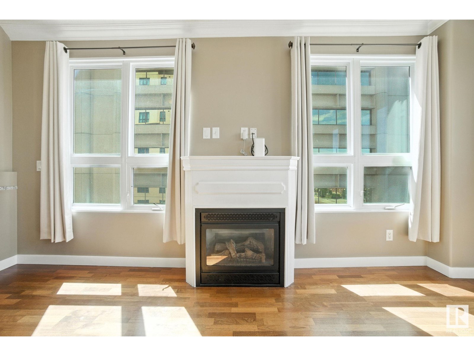 #1008 9939 109 ST NW - 11