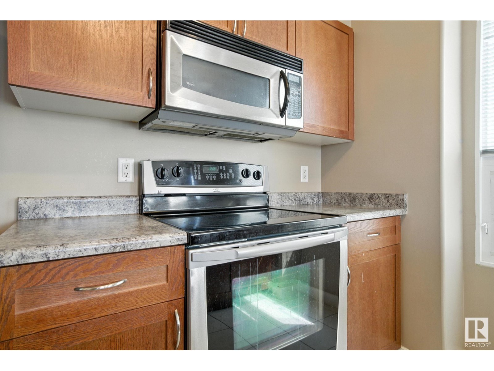 #1008 9939 109 ST NW - 8