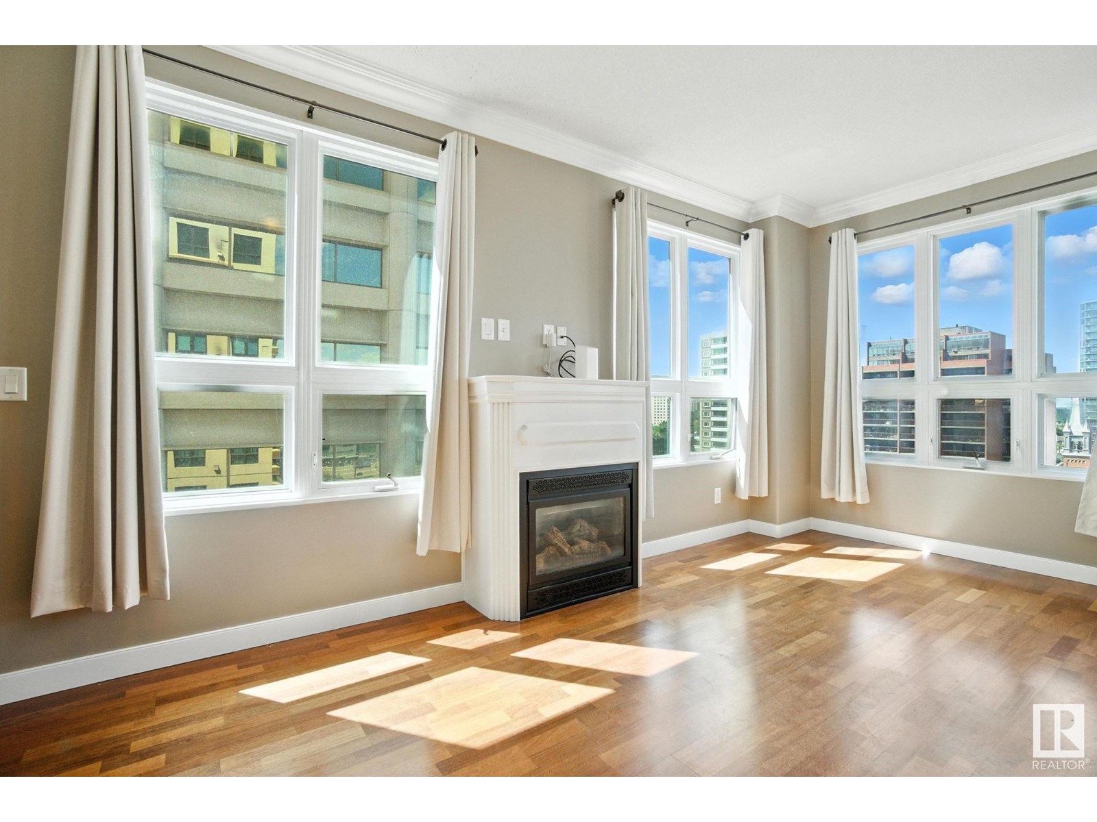 #1008 9939 109 ST NW - 10