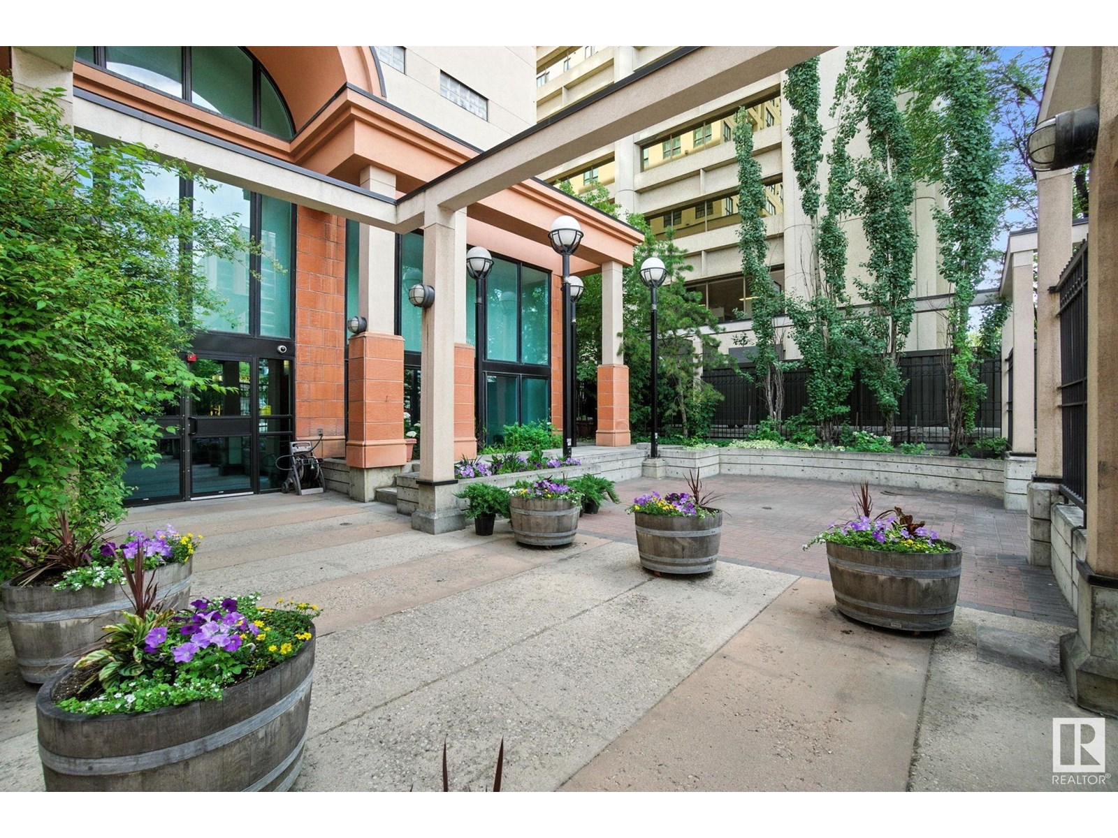 #1008 9939 109 ST NW - 2