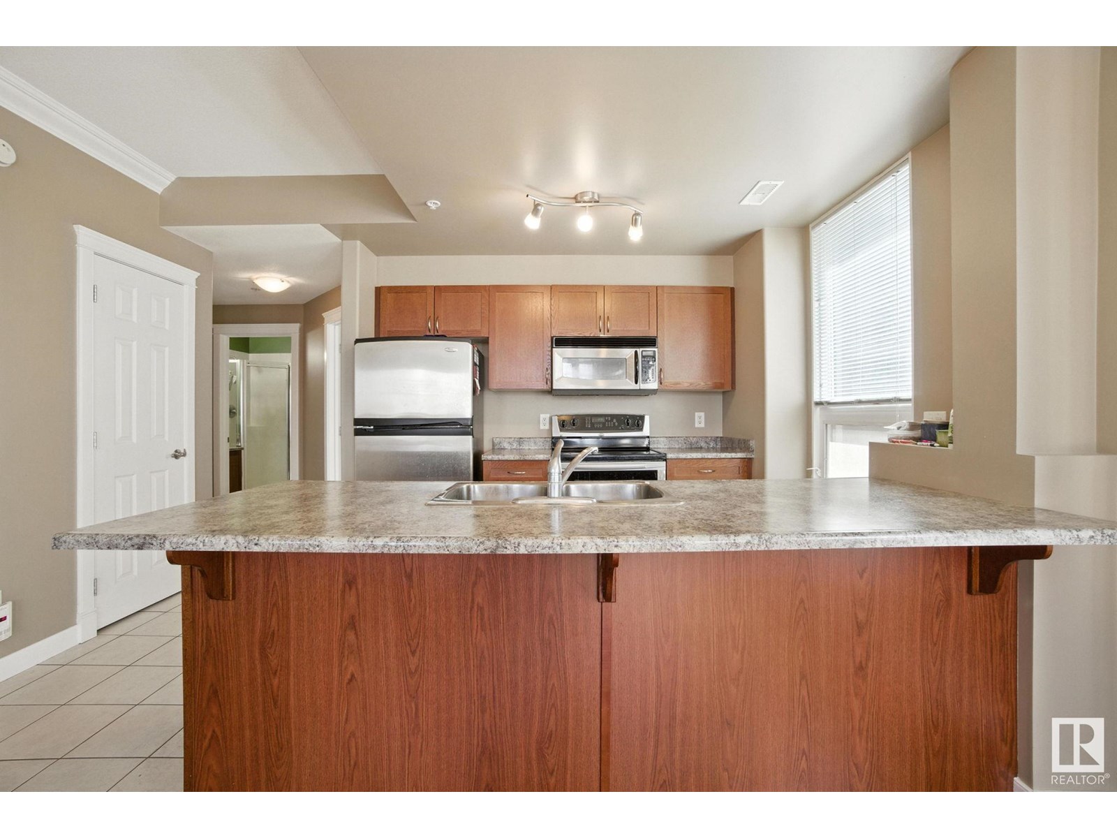 #1008 9939 109 ST NW - 7
