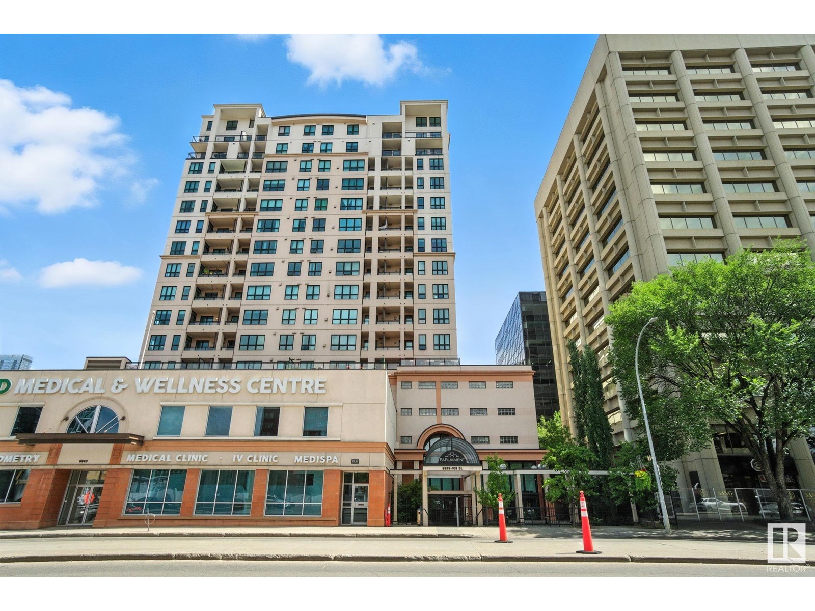 #1008 9939 109 ST NW - 43