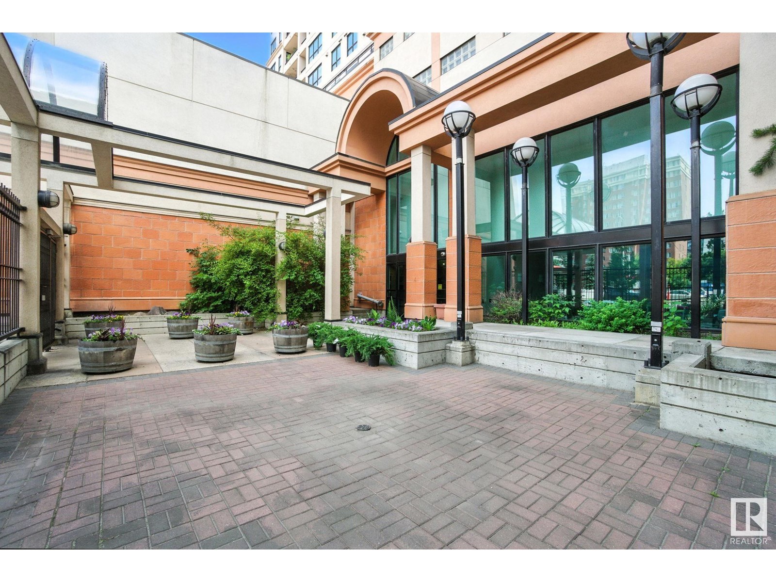 #1008 9939 109 ST NW - 40