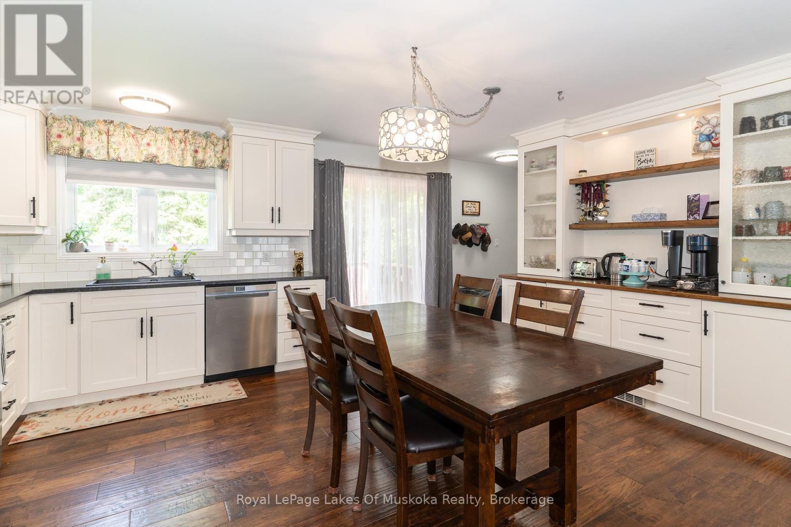 Photo 41 of 74 Glencairn Crescent, Huntsville ON