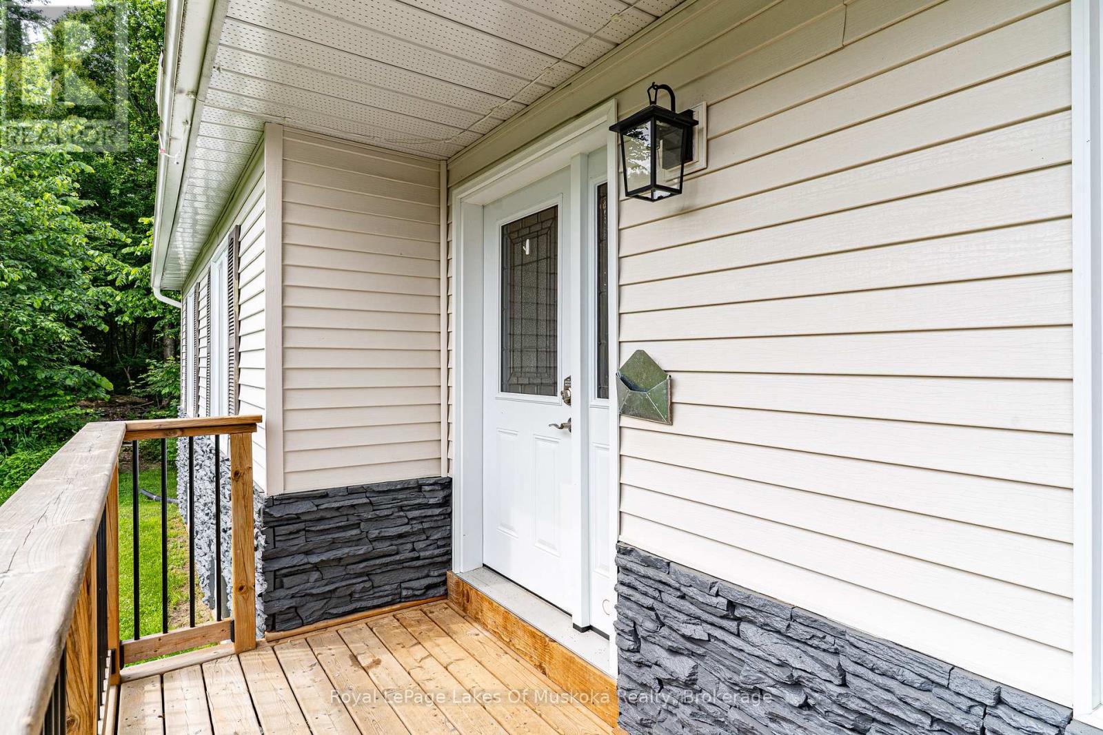Photo 38 of 74 Glencairn Crescent, Huntsville ON