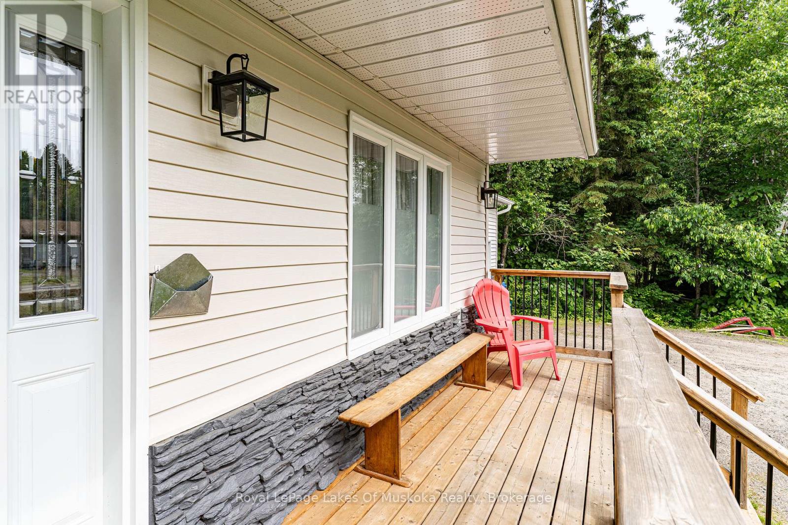 Photo 26 of 74 Glencairn Crescent, Huntsville ON