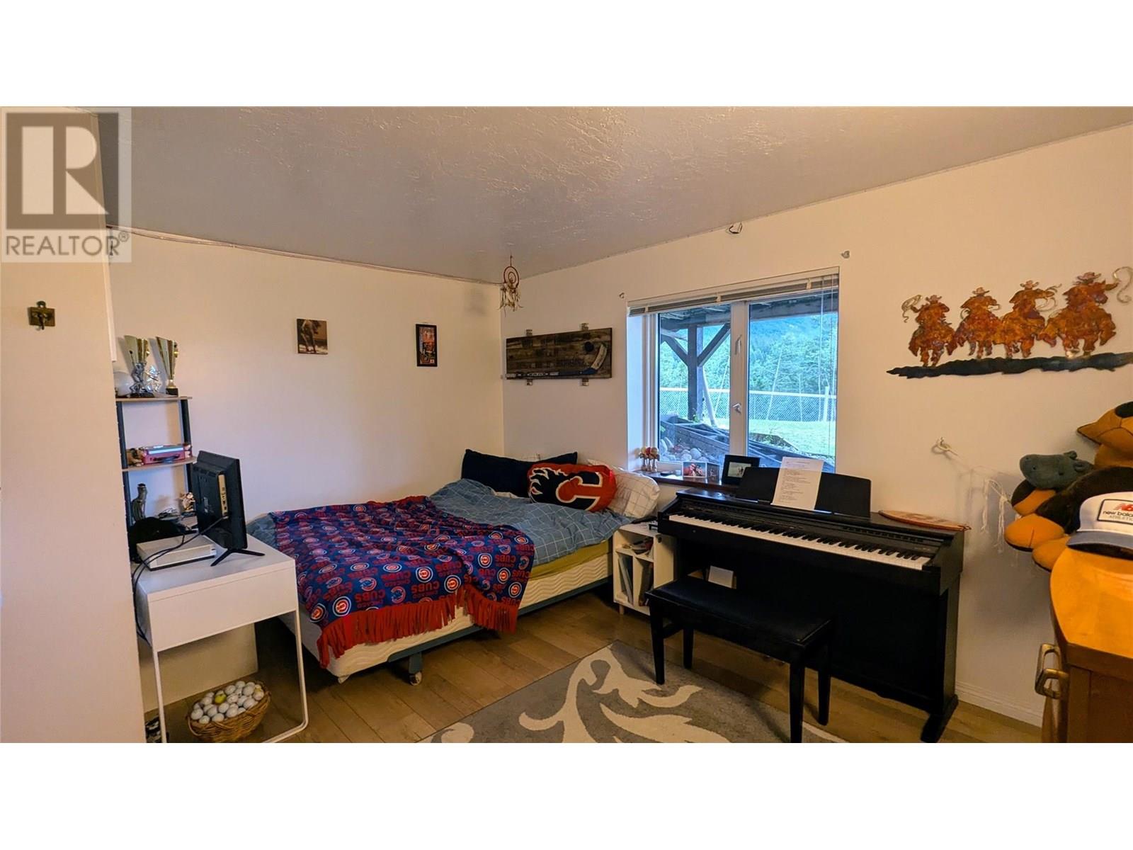 Photo 14 of 5761 Lautrup Road, Edgewater BC