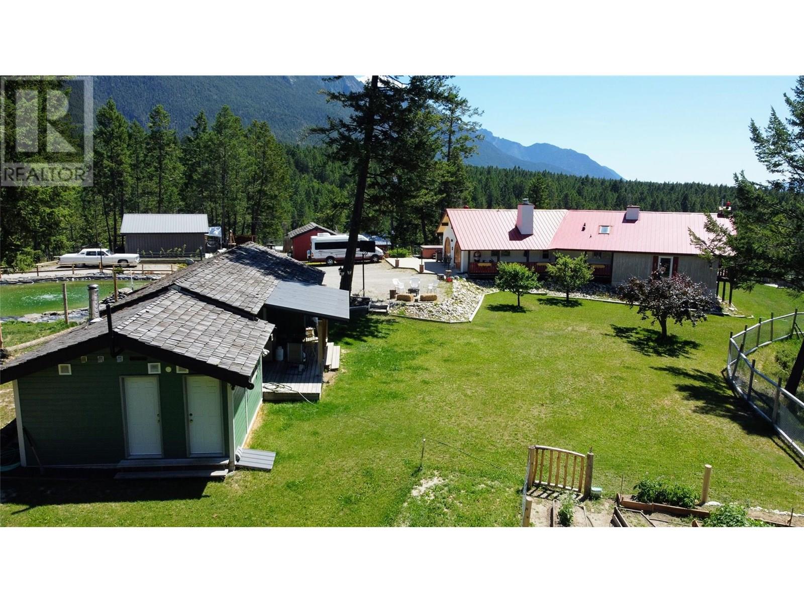 Photo 16 of 5761 Lautrup Road, Edgewater BC