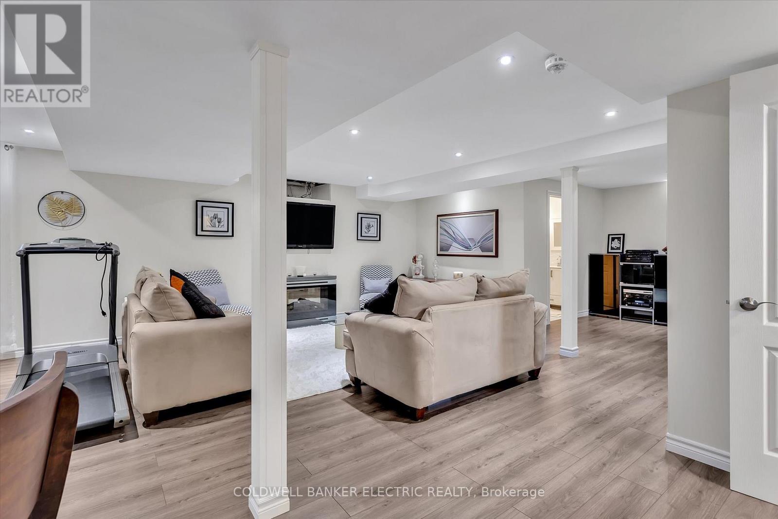 Photo 17 of 31 Old Trafford Drive, Trent Hills ON