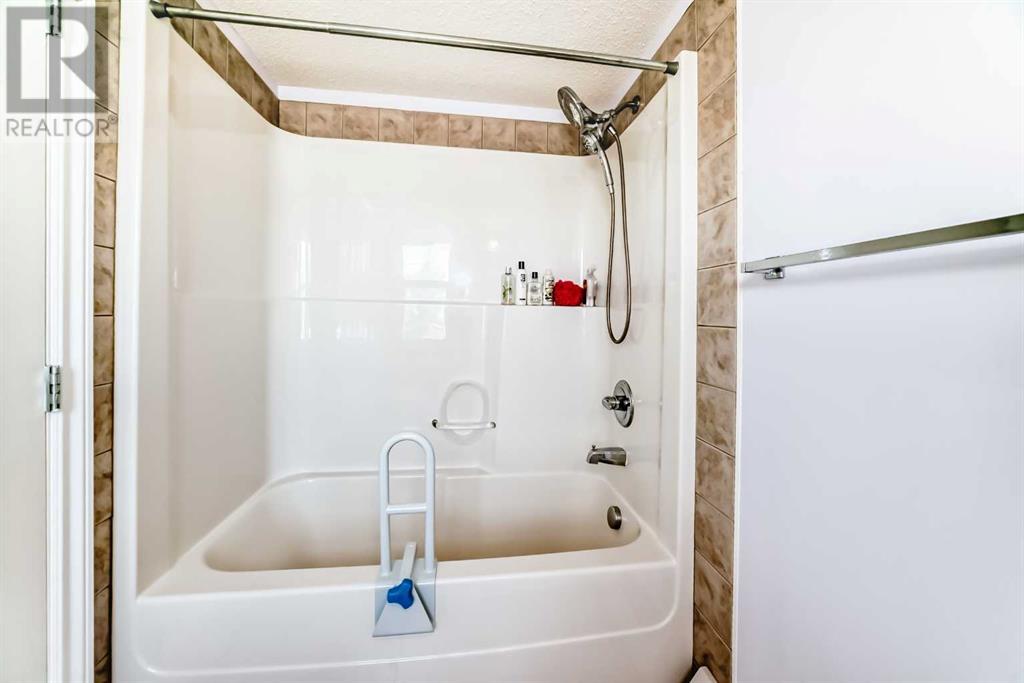 Photo 4 of 1113 4 Kingsland Close, Airdrie AB