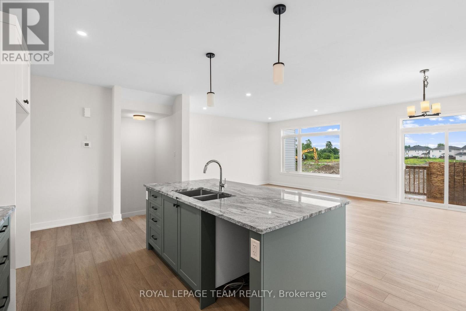 Photo 13 of 1004 Moore Street, Brockville ON