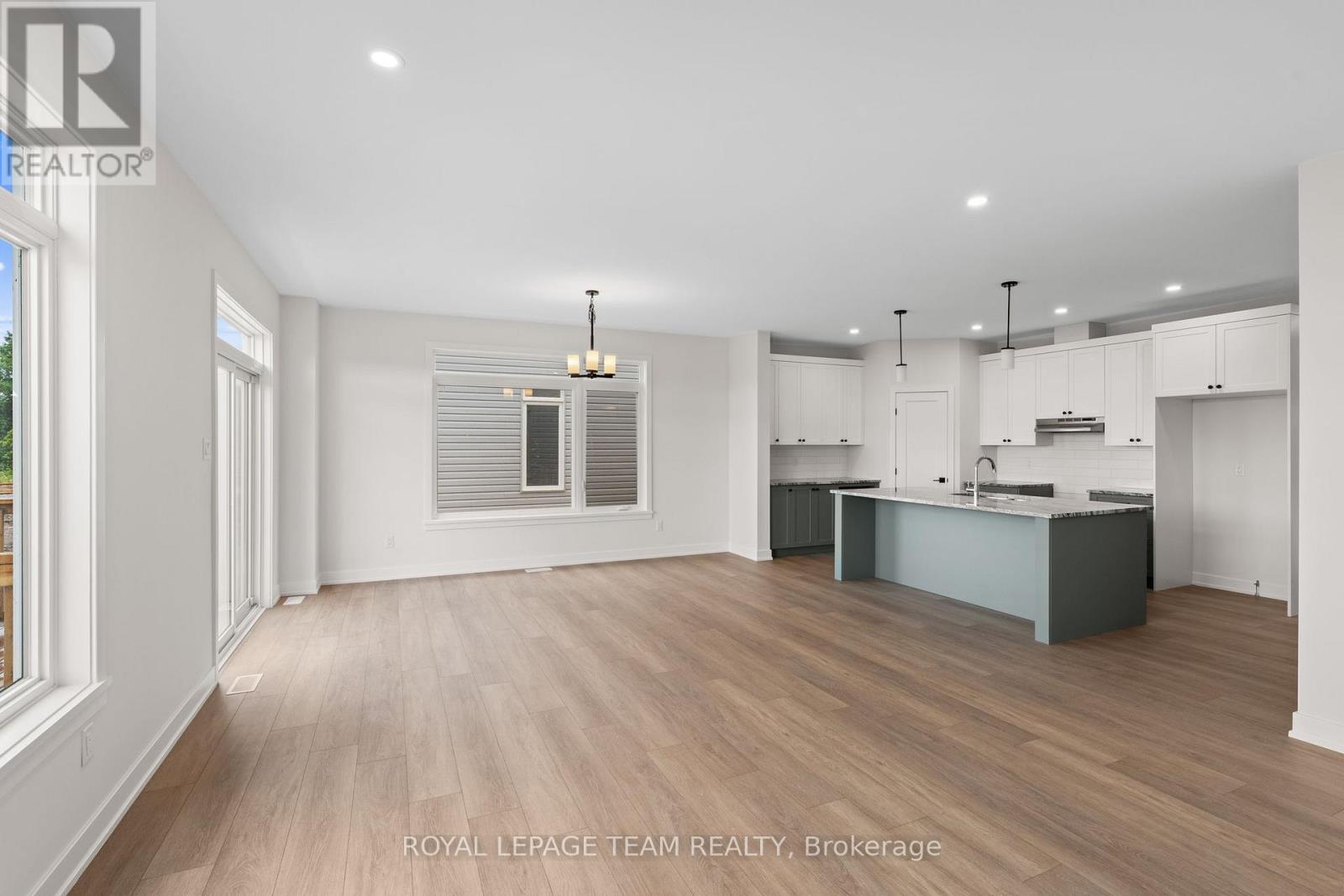 Photo 18 of 1004 Moore Street, Brockville ON
